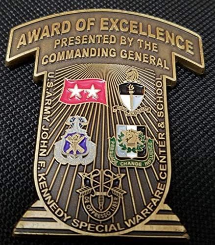 Američka vojska JFK Specijalna ratna škola i zapovjednički zapovjedništvo General DUI u obliku izazova