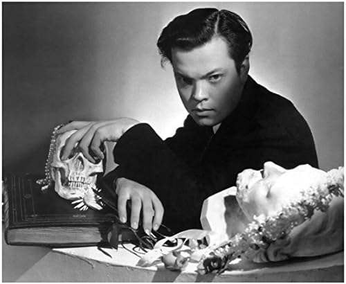Young Orson Welles koji sjedi s rekvizitima crno -bijela fotografija 8 x 10 inča